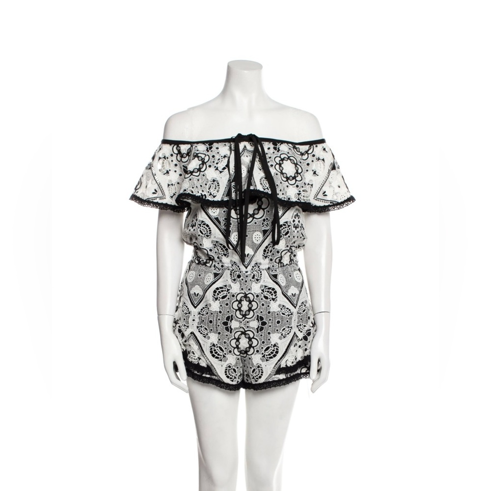 ALEXIS
Printed Off-The-Shoulder Romper
Size: S